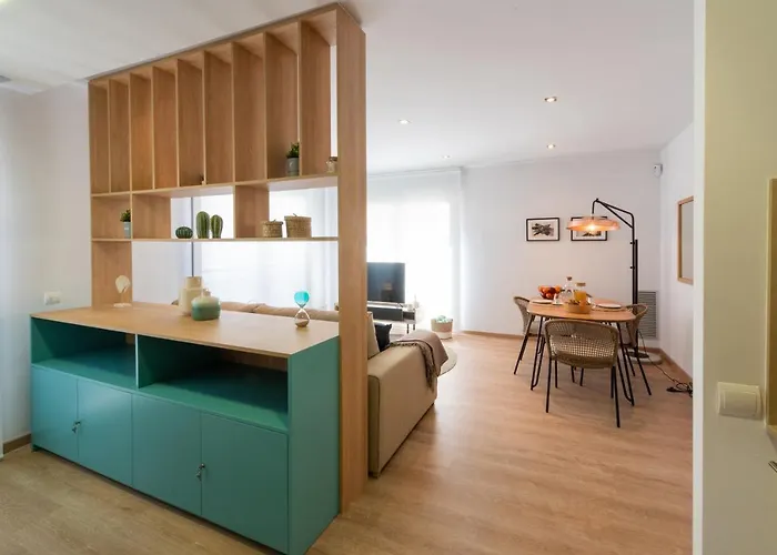 Centre. Simply Charming