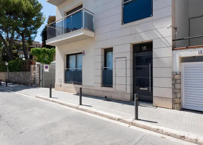 Centre. Simply Charming