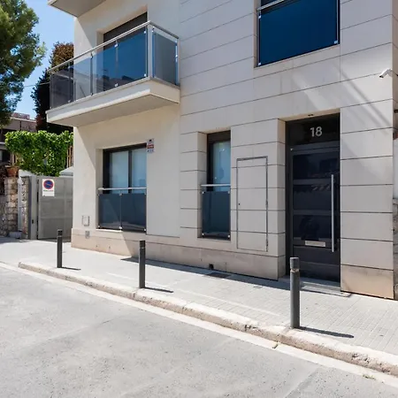 Centre. Simply Charming